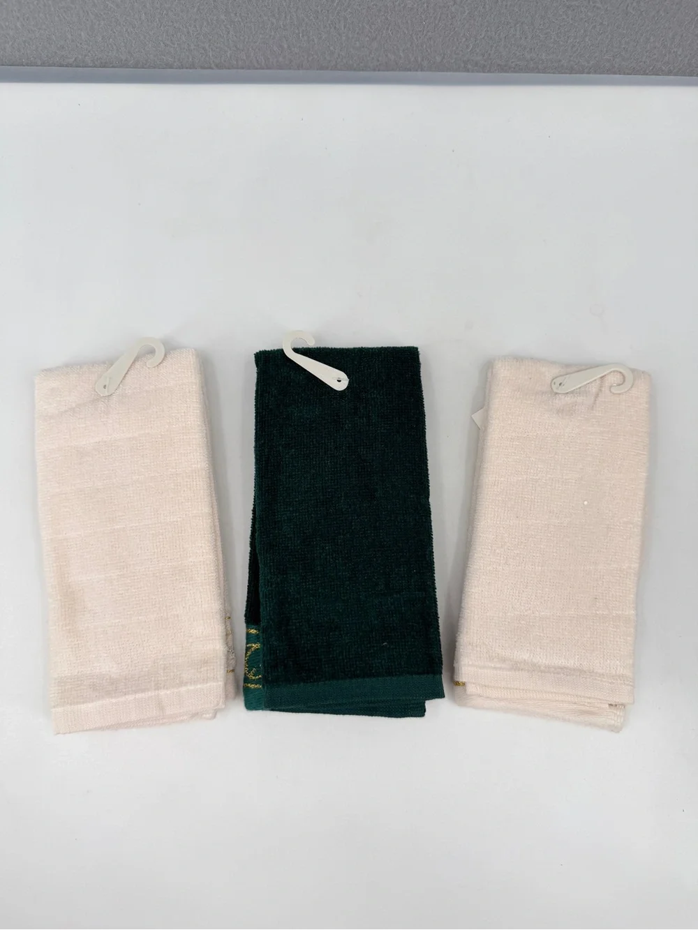 Vintage Linens' N Things Fingertip Kitchen Bath Hand Towels Christmas Holiday